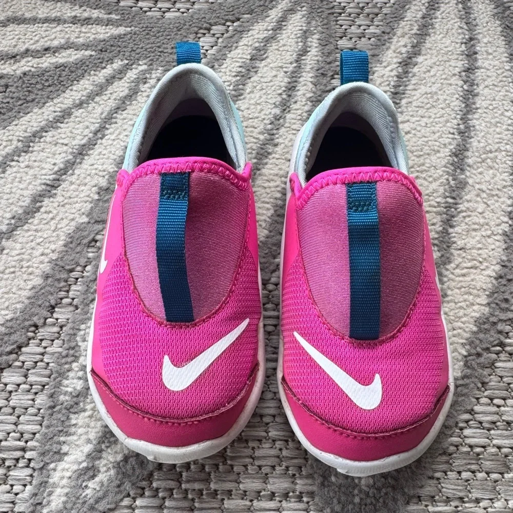 Nike Toddler‎ Lil' Swoosh 'Laser Fuchsia' Slip On Sneaker AQ3114-601 Size 7C